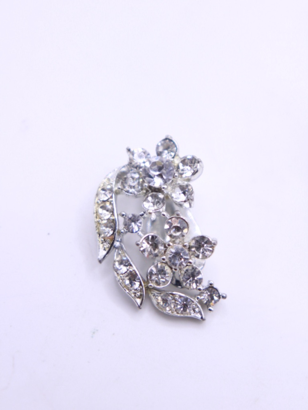 Vintage signed Lisner Clear Crystal Floral Silver-Tone Stud Clip on Earrings - Picture 6 of 6